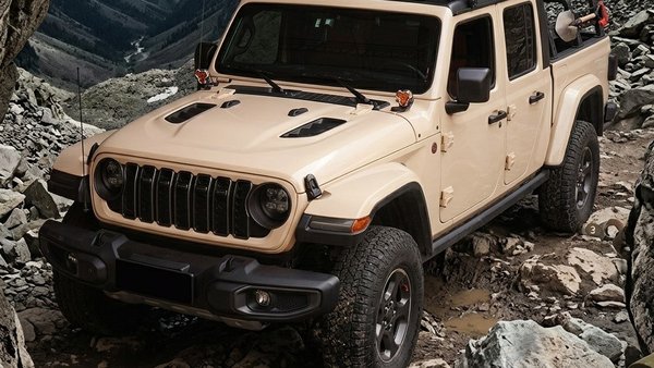 Jeep Gladiator JT with vented steel hood